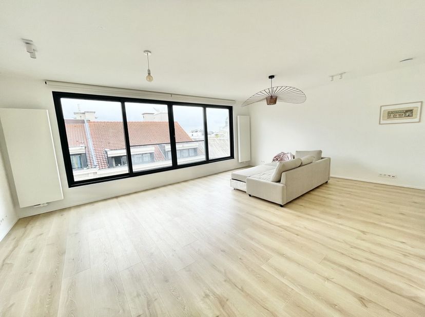 Elsene, wijk VLIESVLIES, dichtbij winkels en openbaar vervoer, prachtig PENTHOUSE appartement, volledig met smaak gerenoveerd en met een schitterend D