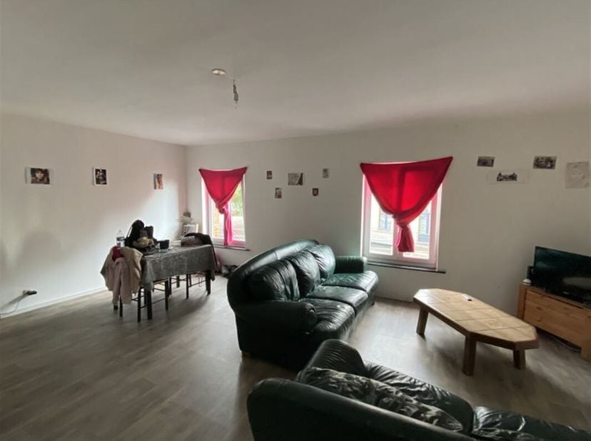 Immeuble de rapport comprenant une surface commerciale et 3 appartements, sis au pied de la Basilique de Bonsecours. &lt;br /&gt;
Limmeuble comprend au rez-