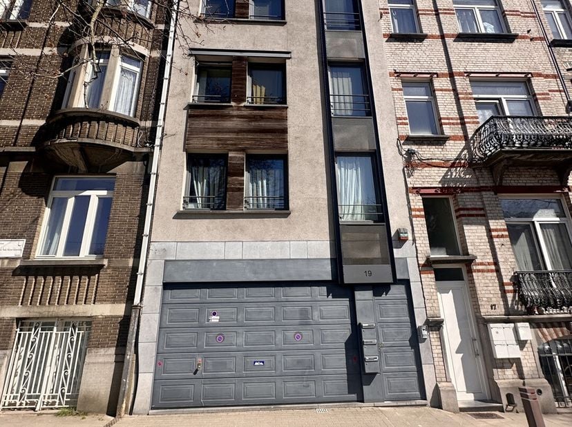 Loft lumineux de ±188m² avec suite parentale &amp; terrasse  Altitude Cent&lt;br /&gt;
Idéalement situé à proximité directe de lAltitude Cent, dans un quartier