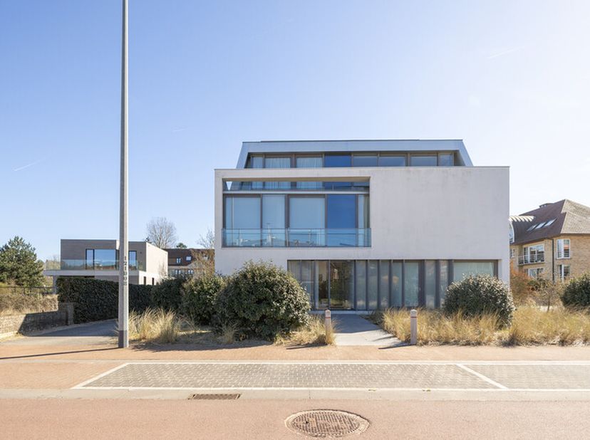 Oostduinkerke: ondergrondse staanplaats te koop.Ben je op zoek naar een veilige en praktische parkeeroplossing net buiten het centrum van Oostduinkerk