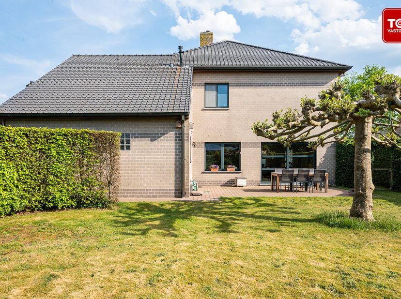Rustig gelegen villa met 4 slaapkamers, ruime tuin in een doodlopende straat&lt;br /&gt;
&lt;br /&gt;
In een doodlopende straat vlak bij het centrum treffen we de