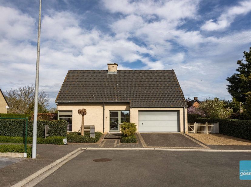 Te koop te Berlare : deze zeer solide open bebouwing met tuin en garage op 5are biedt absoluut een heel rustige ligging.&lt;br /&gt;
Op wandelafstand van Sc