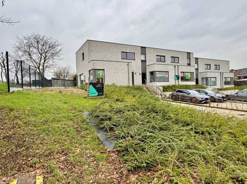 Eengezinswoning op een perceel van 352m²&lt;br /&gt;
Deze volledig geïsoleerde energiezuinige woning met condensatieketel en hoogrendementsbeglazing beschik