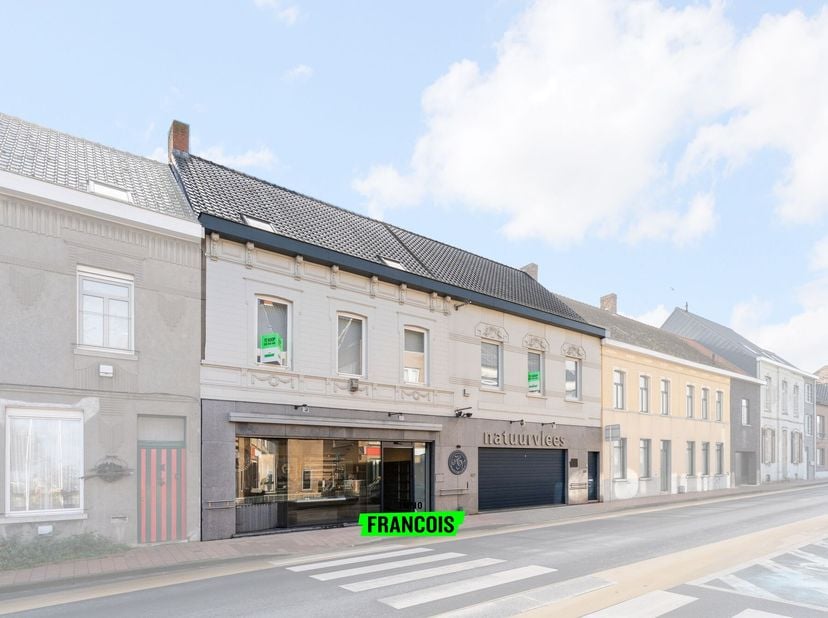 Ontdek dit prachtig pand met veel mogelijkheden in de Statiestraat 147 te Lichtervelde.&lt;br /&gt;
Met een royale oppervlakte van 467 m² die twee apparteme