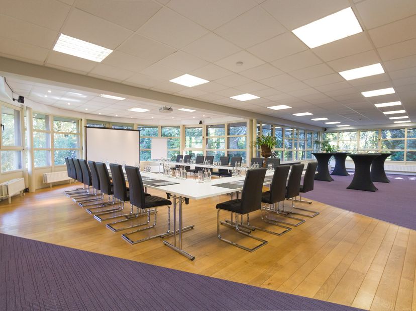 Adequat Business Center in Melle biedt moderne en instapklare kantoorruimtes van 18 m² tot 56 m², evenals volledig uitgeruste vergaderzalen. Die zijn