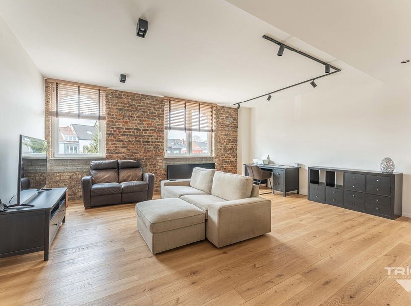 *** OPTION - DANS L&#039;ATTENTE DE LA SIGNATURE DU COMPROMIS *** TRIOR Waterloo a le plaisir de vous proposer ce superbe appartement duplex 1 chambre, ent