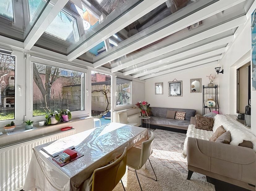 ANDERLECHT - REF: 6639085 - CHARMANTE MAISON UNIFAMILIALE 3 CHAMBRES AVEC JARDIN+ GARAGE !&lt;br /&gt;
Située dans un quartier agréable, à proximité immédia