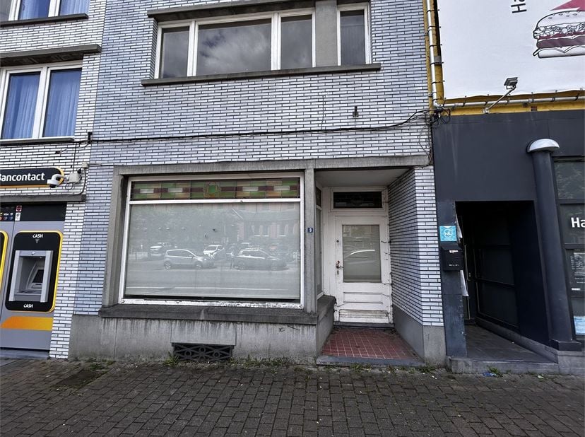 Bien professionnel à vendre
                    à 3730 Hoeselt