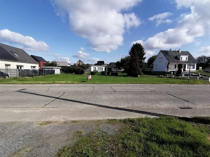 In het landelijke Hoeleden vinden we deze mooie bouwgrond voor een open bebouwing terug met een grootte van 6a 47ca.&lt;br /&gt;
&lt;br /&gt;
Voor meer informatie