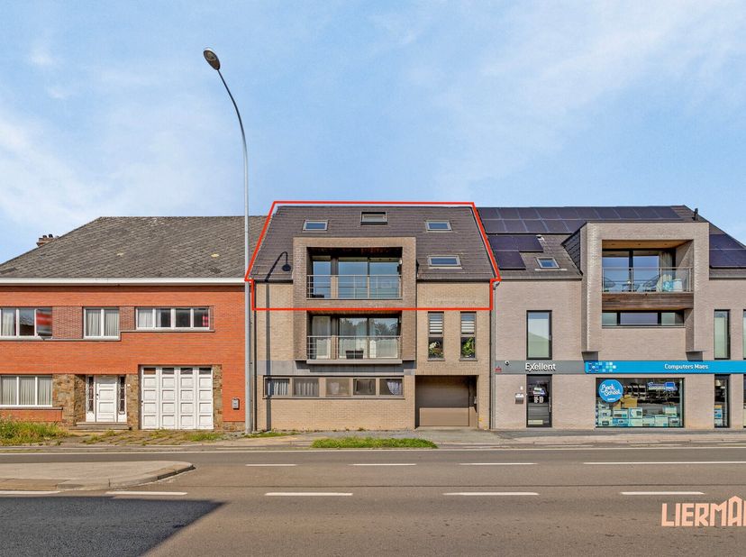 Bent u op zoek naar een ruim en goed gelegen appartement om zelf in te wonen of als investering? Dan is dit 3 SLK-appartement te Bambrugge met een bew