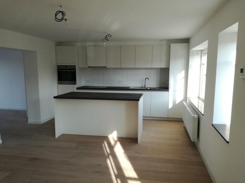 Stijlvol duplexappartement met ruim terras en garage: &lt;br /&gt;
&lt;br /&gt;
Dit mooi, instapklaar duplexappartement bevindt zich op boogscheut van het centrum
