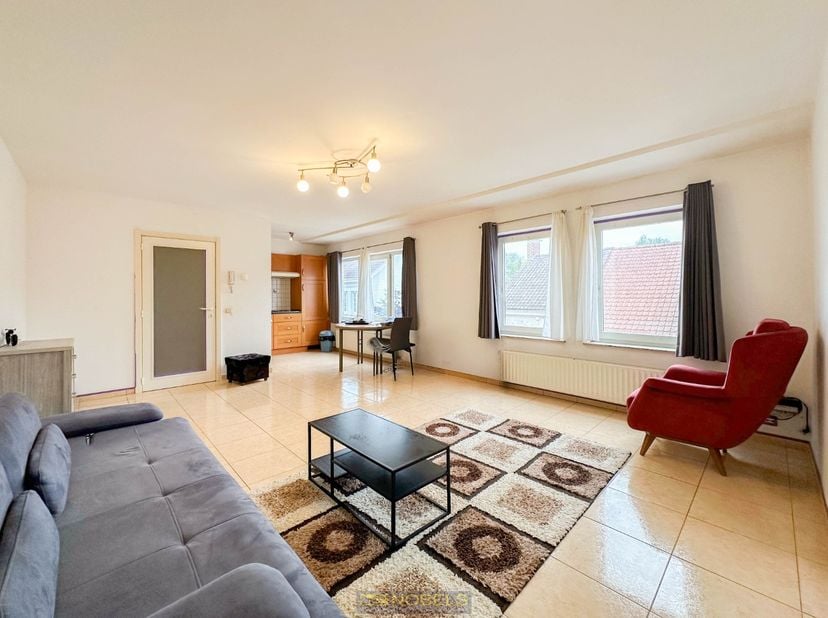 ENERGIEZUINIG EN INSTAPKLAAR APPARTEMENT met AUTOSTAANPLAATS op een uiterst centrale ligging in Oudenaarde, VLAKBIJ HET STATION, WINKELS EN SCHOLEN. D