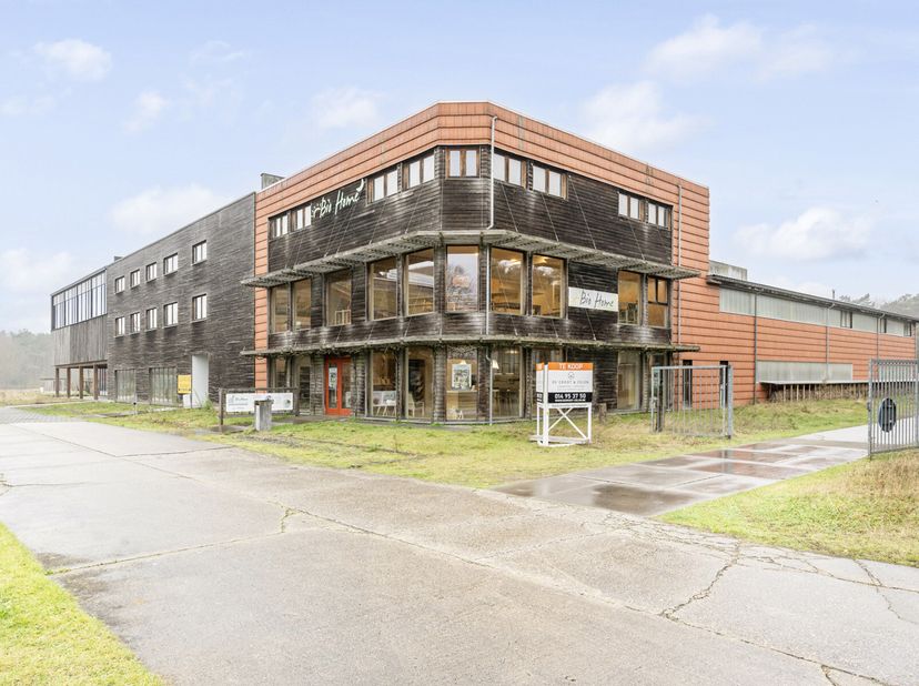 Ligging: Gunstig gelegen te Kamp C: Provinciaal Centrum Duurzaam Bouwen &amp; Wonen in Westerlo, nabij Olen-centrum. Zeer goede verbinding met de autostra