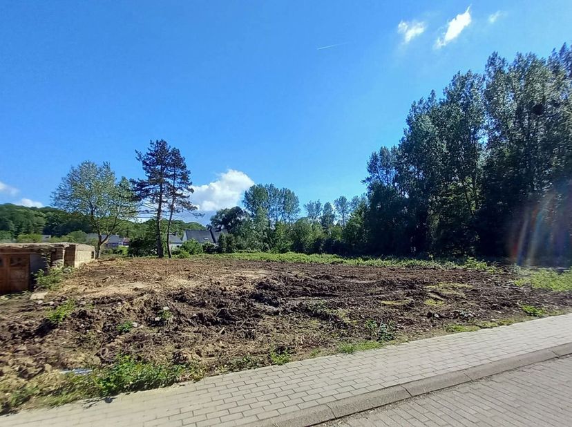 Terrain à bâtir superbement situé, étant le LOT 4 d&#039;un lotissement approuvé composé de 15 lots.&lt;br /&gt;
Surface du terrain : 366m² ;&lt;br /&gt;
Orientation j