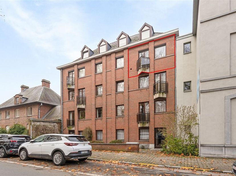 Très confortable appartement en résidence service idéalement situé à Tournai - &lt;br /&gt;
Lumineux séjour avec balcon, cuisine ouverte (rangements, taques