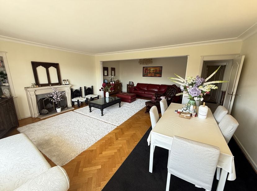 WOLUWE-SAINT-LAMBERT  À deux pas de lAspria, du Woluwe Shopping Center et de toutes les facilités (transports, écoles, commerces). Bel APPARTEMENT 3 c