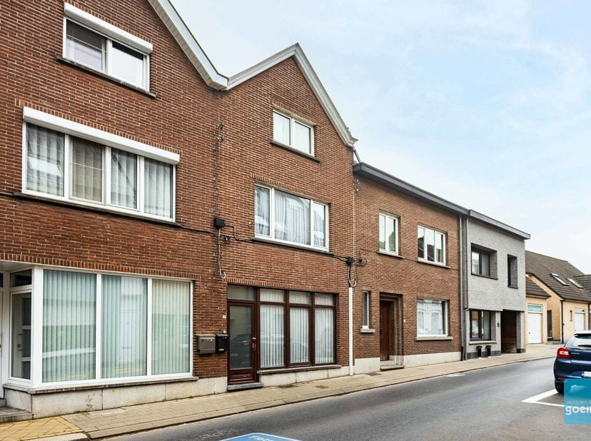 HUIS TE KOOP IN LEDE&lt;br /&gt;
Deze charmante woning bevindt zich in centrum Lede, op wandelafstand van de lokale carrefour, apotheek, horeca...&lt;br /&gt;
De