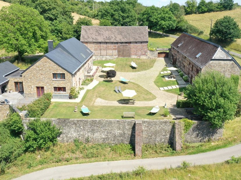 Unieke aanbieding : Voormalige tempeliershoeve , oudste woning van&lt;br /&gt;
Somme-Leuze.  Het begin van de historie van de ferme is 1113 (muur op de&lt;br /