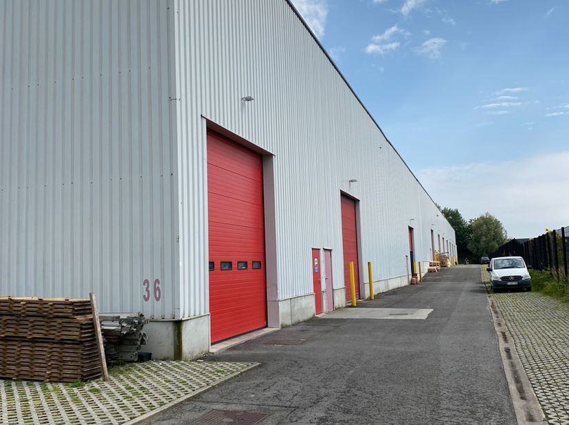Ces unités PME peuvent être combinées de manière flexible jusqu&#039;à 1 893 m² et constituent la base idéale pour votre activité commerciale, qu&#039;elle soit