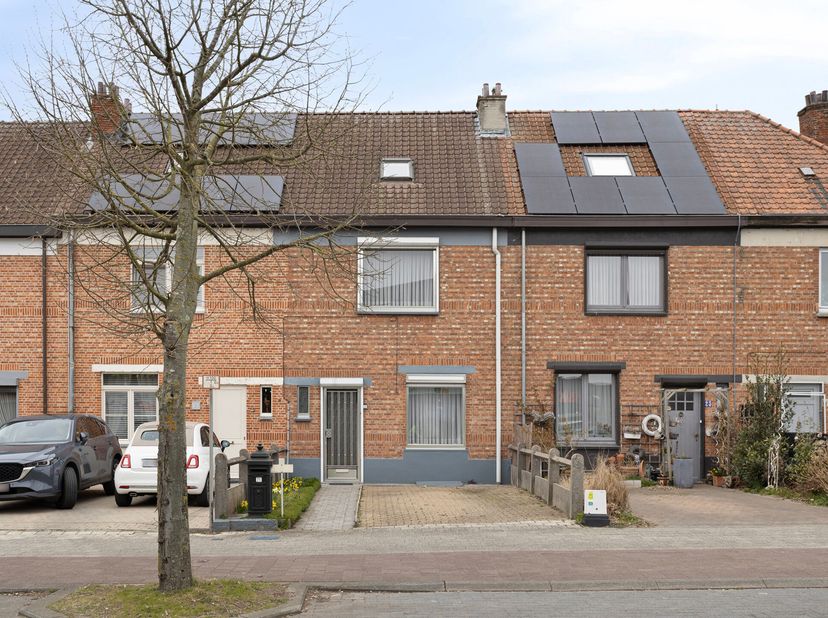 Op zoek naar een gezellige woning op een centrale ligging? Deze knusse gezinswoning aan de Leuvensesteenweg in Diest biedt alles wat u nodig heeft: na