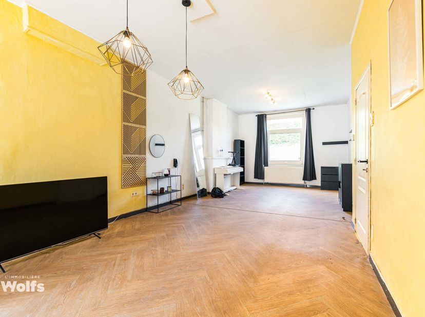L&#039;Immobilière Wolfs a le plaisir de vous présenter cette charmante maison d&#039;habitation avec jardin, à proximité immédiate de toutes commodités ! Profi