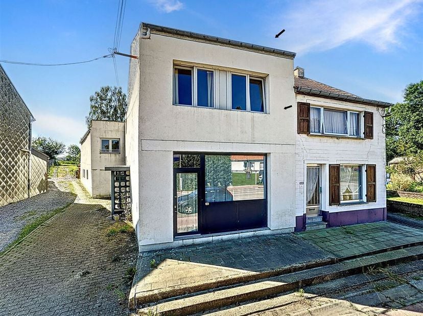 Deze unieke woning combineert comfortabel wonen met een uitstekende commerciële ligging en is ideaal gelegen op 3a80ca voorzien van een rustig gelegen