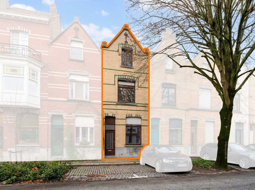 Te renoveren woning met 4 slaapkamers en diepe tuin op toplocatie in Kortrijk!&lt;br /&gt;
Gelegen in een rustige straat nabij het centrum, biedt deze wonin