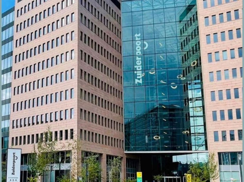 Kantoren te huur in het bedrijvenpark Zuiderpoort te Gent.Office Park Zuiderpoort is een prestigieus kantoorproject in Gent, zeer goed gelegen aan de