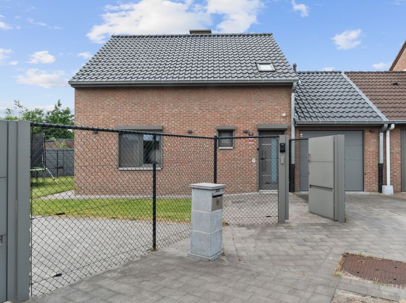 Welkom op de Cederstraat 46 in Houthalen Helchteren.&lt;br /&gt;
&lt;br /&gt;
Deze instapklare en moderne woning is gelegen in een doodlopende straat en in een bi