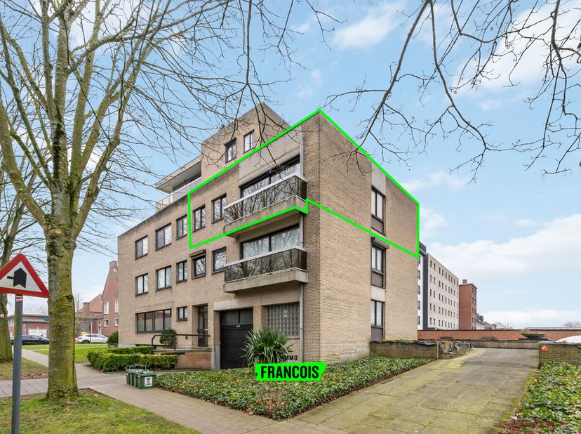 Dans la rue Vanderghotelaan, une rue calme au centre d&#039;Ypres, se trouve cet appartement prêt à emménager. À distance de marche, vous pouvez rejoindre