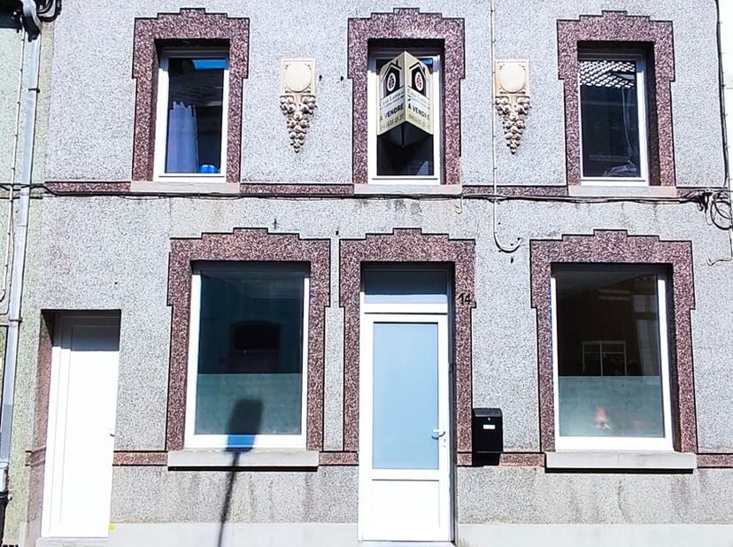 À vendre – Maison 3 façades avec jardin – &lt;br /&gt;
Maison unifamiliale de type 3 façades avec passage latéral, située dans un environnement calme et acc