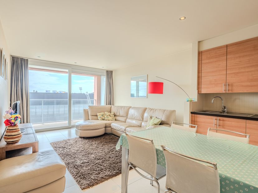 Appartement d&#039;une chambre à vendre avec une terrasse ensoleillée, situé au cinquième étage de la Residence Infinity, le long de la Northlaan à Ostende