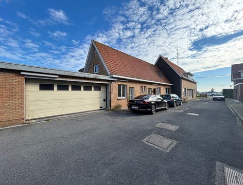                                         Maison à vendre à Westrozebeke, € 350.000
