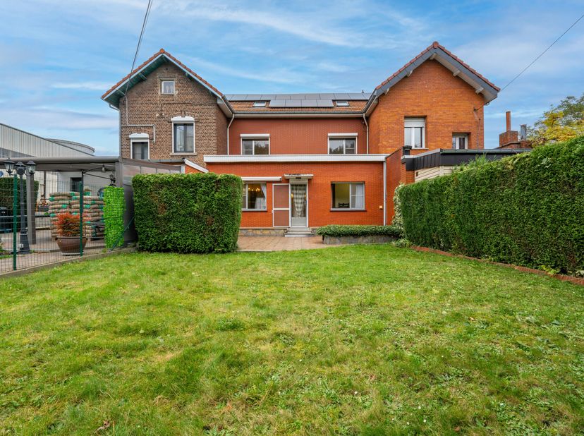 L&#039;agence SKYIMMO a le plaisir de vous présenter cette magnifique maison, idéale pour une famille à la recherche de confort, despace et de modernité. L