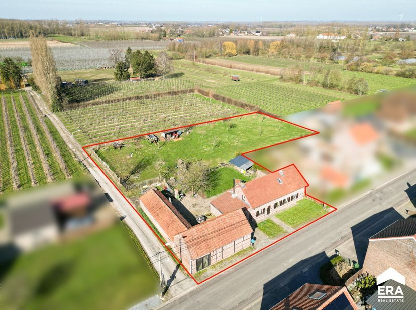 [[ DIT PAND NEEMT DEEL AAN DE ERA OPEN HUIZEN DAG OP 14/6 VAN 13:00 TOT 14:00 ]] Verder te renoveren, karaktervolle eengezinswoning met 4 slaapkamers,