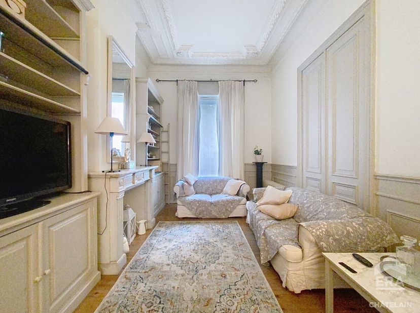 Sint-Gillis: Volledig Gemeubelde Duplex  2 Slaapkamers met Terras en Tuin Deze prachtige duplex van 100 m² met een privétuin van 20 m² biedt een uniek