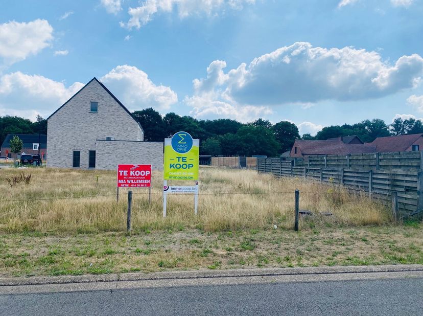 Terrain à vendre
                    à 2480 Dessel