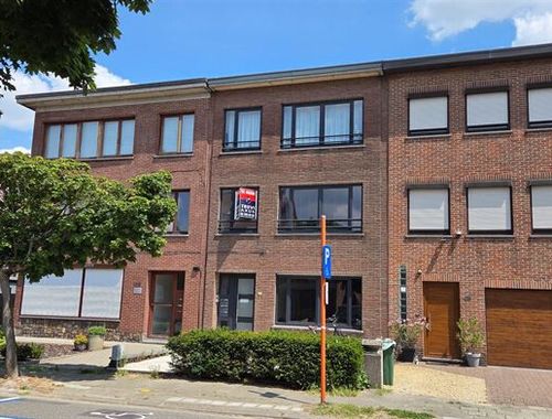                                         Appartement à louer à Aartselaar, € 830
