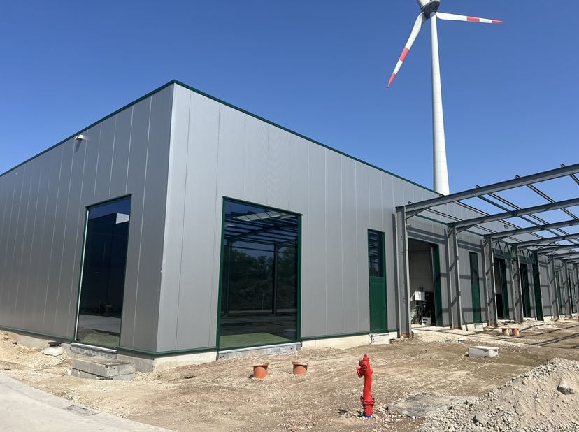 REEDS 60% VERKOCHT. KMO-units vanaf 263m².  Bedrijvencampus,  op de voormalige Recorsite.  Deze locatie biedt een mix van bedrijfsgebouwen,  kantoorru