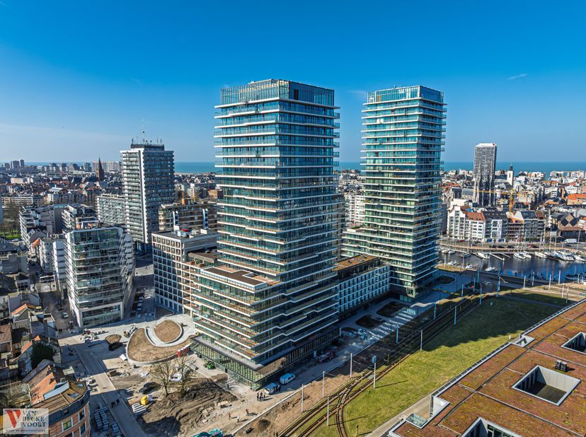 Op zoek naar een exclusieve sky-high business location? Zoek niet verder en ontdek het nieuwe stadsdeel in het centrum van Oostende: SKY DISTRICT. &lt;br