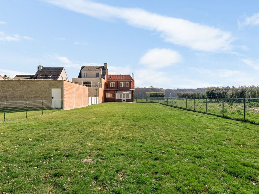 Landelijke halfopen bebouwing met grote tuin en 2 slaapkamers in Wijnegem!&lt;br /&gt;
&lt;br /&gt;
Deze toffe halfopen bebouwing is rustig doch zeer centraal gel