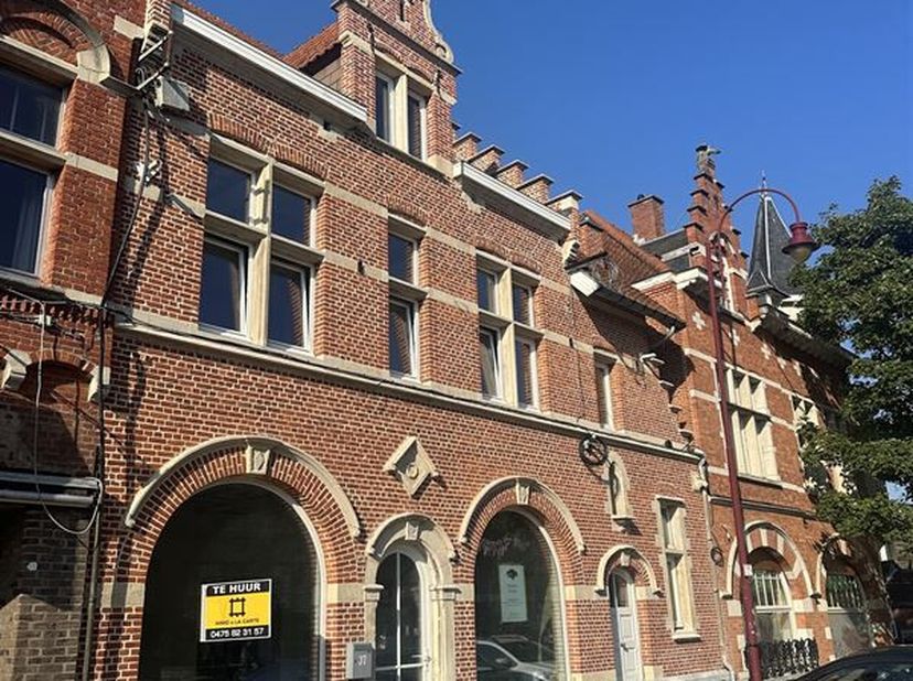 Dit charmante handelspand gelegen in het historische centrum van Aarschot biedt een prachtige gelegenheid voor een ondernemer die op zoek is naar een