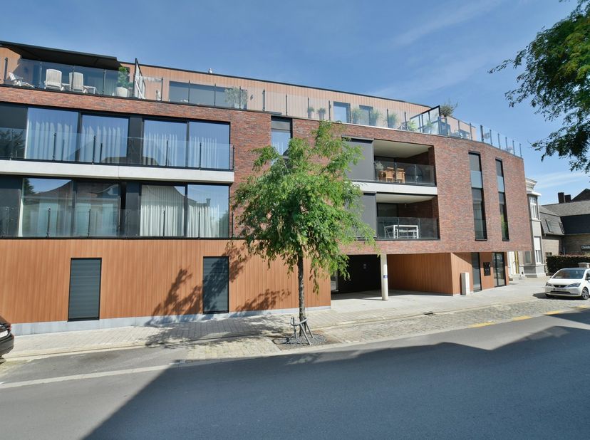 Luxe appartement gelegen op de 2de verdieping van Residentie &quot;Het Heerenhuys&quot; in het centrum van Lanaken.&lt;br /&gt;
Het appartement is instapklaar en voll