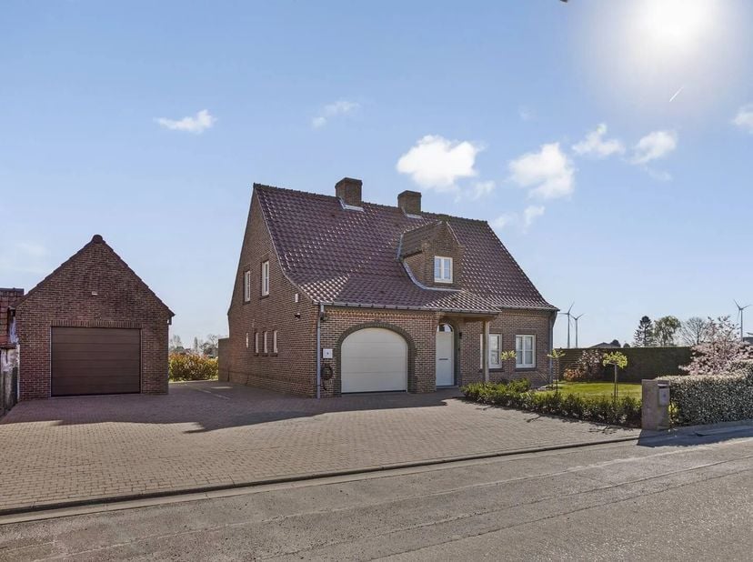 Venez découvrir ce bien lors de la pré-vente le samedi 26/04 de 11 h à 12 h 30, prenez rendez-vous dès maintenant!&lt;br /&gt;
Cette maison prête à emménage