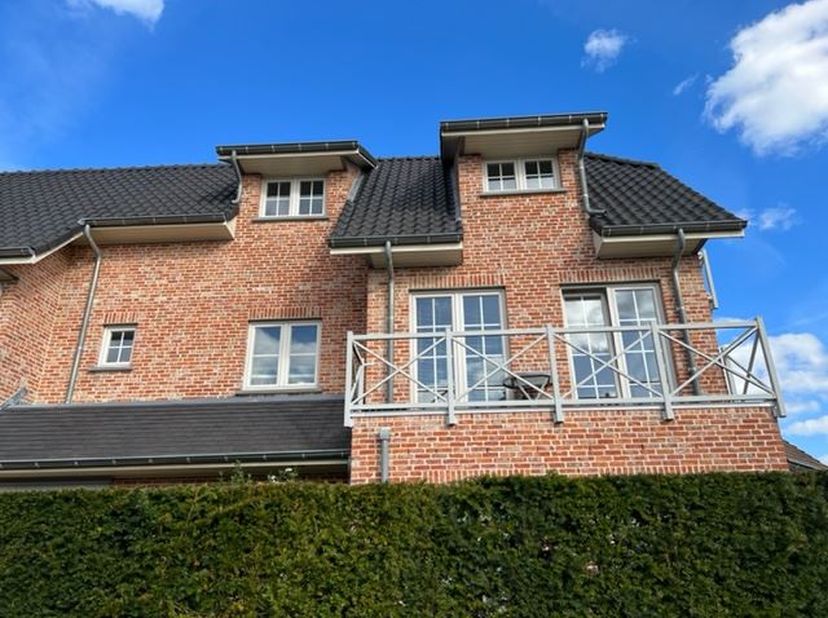 Twee slaapkamer appartement.&lt;br /&gt;
&lt;br /&gt;
Ruime living met open keuken, met naastliggende berging.&lt;br /&gt;
&lt;br /&gt;
Badkamer met dubbele lavabo, ligbad me