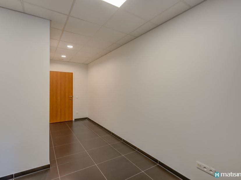 Bien professionnel à louer
                    à 3730 Hoeselt