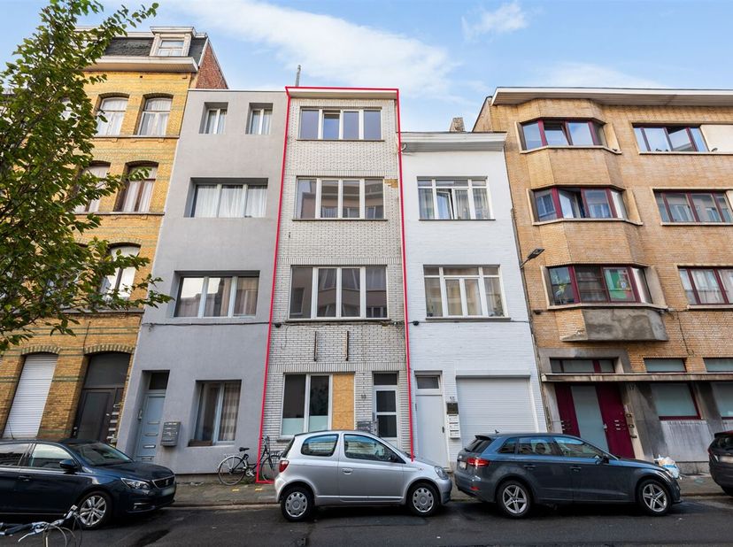 Opbrengsteigendom 4 appartementen te koop in Antwerpen!&lt;br /&gt;
 Locatie: Opbrengsteigendom te koop gelegen in de Marnixstraat. Vlakbij het Eilandje en