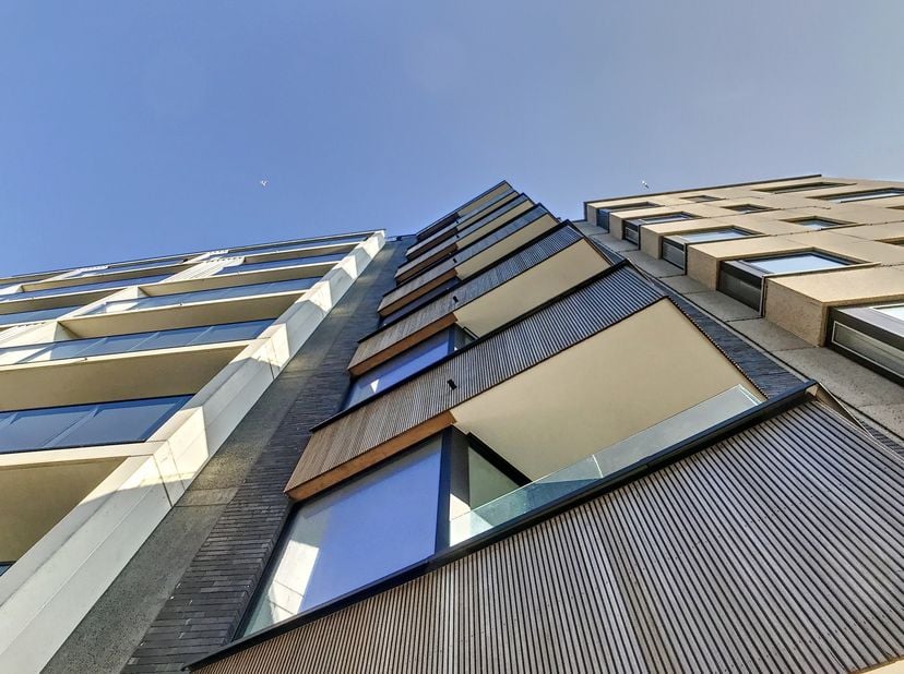 Cet appartement récent a été construit avec des matériaux de haute qualité et est équipé de toutes les commodités modernes qui garantissent un confort