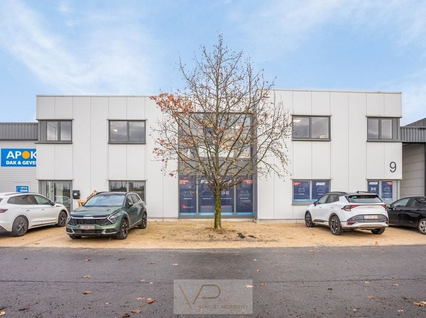 Découvrez cette unité PME exceptionnelle de 396,37 m², parfaitement située sur le Noordersingel - un emplacement qui excelle en termes d&#039;accessibilité
