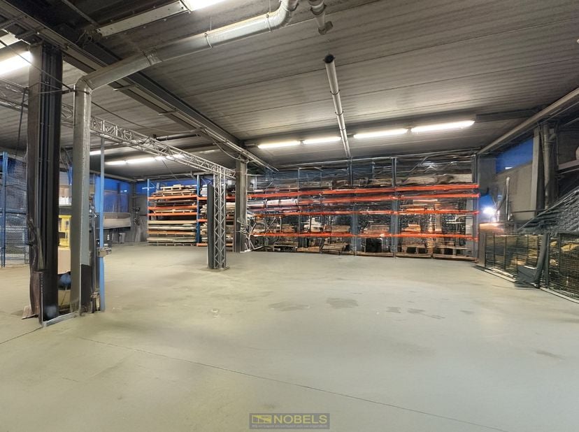 Moderne KMO-unit met tussenverdiep op een uitstekende locatie voor uw onderneming, met vlotte verbindingen naar belangrijke verkeersaders (N60 richtin
